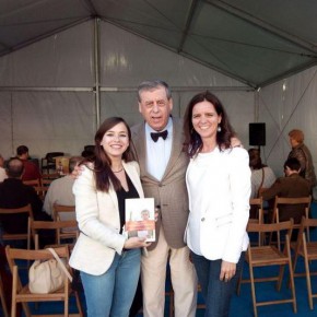 La candidata a la alcaldía Gemma Villarroel, en la feria del libro de León