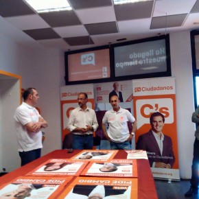 CIUDADANOS San Andrés del Rabanedo recibe en su sede la vista del Delegado territorial y candidato a la Presidencia de la Junta de Castilla y León Luis Fuentes. CIUDADANOS San Andrés del Rabanedo recibe en su sede la vista del Delegado territorial y candidato a la Presidencia de la Junta de Castilla y León Luis Fuentes.
