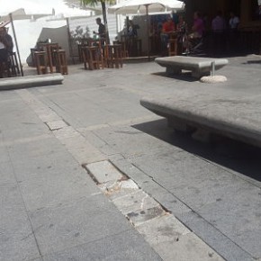 Ciudadanos denuncia el “deprimente” estado de la plaza del Cid