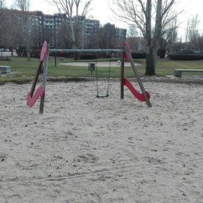 Ciudadanos reclama el arreglo de los parques infantiles de la ciudad