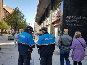 Policía León