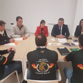 Justo Fernández traslada a Jusapol el compromiso total de Ciudadanos “para lograr la plena equiparación salarial”