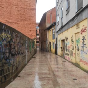 Ciudadanos pide la creación de ayudas a las comunidades de vecinos para limpiar sus fachadas de pintadas